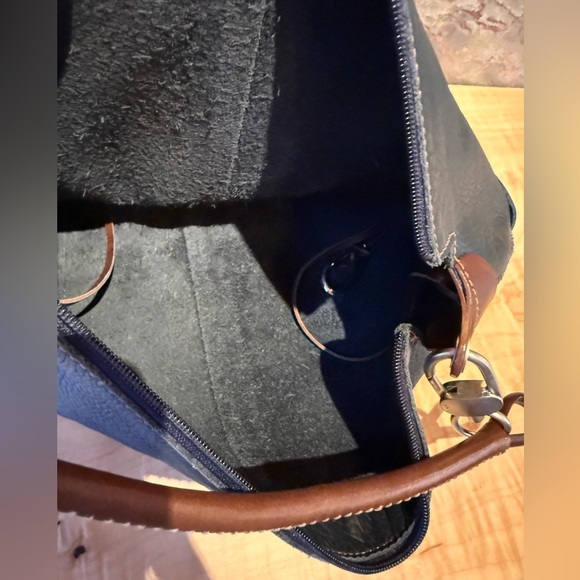 NWOT Peter Kent, Argentina, pebbled navy blue leather, brown strap, zipper pull - Picture 9 of 16